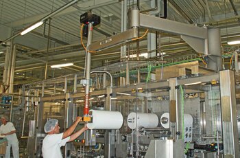 Articulated slewing crane and electric chain hoist rust-resistant in food industry