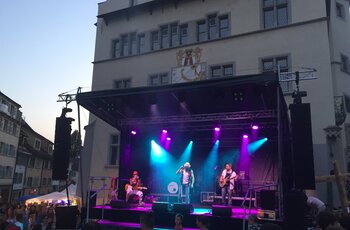 Electric chain hoists LP carry loudspeaker towers onto outdoor stage