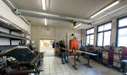 Light crane system with electric chain hoist in mechanical workshop