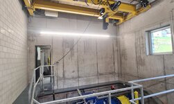 Height-optimised overhead crane for turbine maintenance in power station