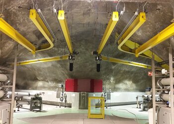 Suspension monorails with curves for goods transport