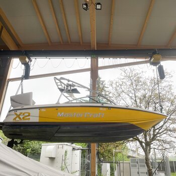 Synchronous electric chain hoists lift and transport boat 