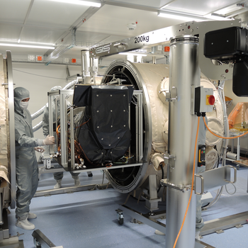 Mobile crane is used in clean room for careful transport