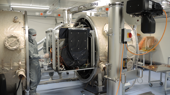 Mobile crane is used in clean room for careful transport