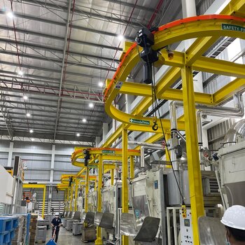 Crane systems in factory plant Free-standing auxiliary construction with crane tracks