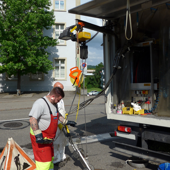 Electric chain hoist in mobile use Single-phase chain hoist in truck for sewer cleaning