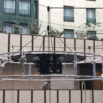 Electric chain hoist in metal construction for lighting system D8+ electric chain hoists are used to safely hold lighting systems above people
