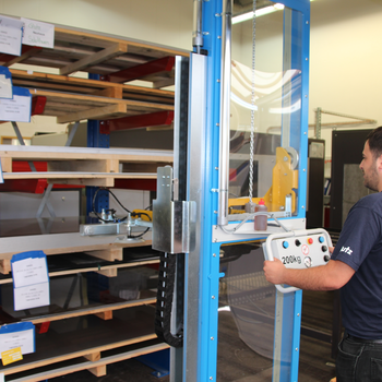 Transport of metal plate The vacuum lifter can be used to lift and rotate the plate