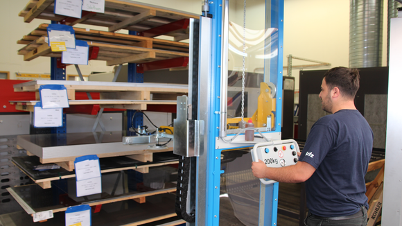 Transport of metal plate The vacuum lifter can be used to lift and rotate the plate