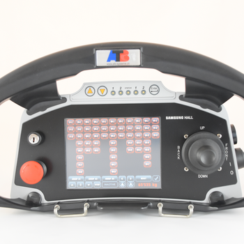 The rigger issues all commands via the customised safety radio remote control with large touch screen
