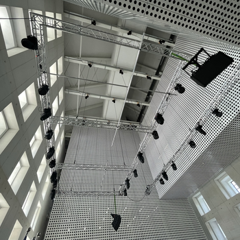 In the large room, the stage systems are raised and lowered by chain hoists