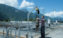 electric chain hoist for outdoor use in sewage treatment plant