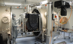 Mobile crane is used in clean room for careful transport