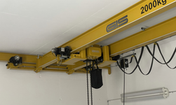 Manual and motorised trolleys ensure the vertical movement of loads on overhead travelling cranes.