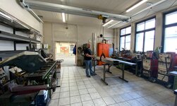 Crane system in workshop with tight space conditions