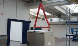 Moving loads on electric chain hoist by means of overhead monorail