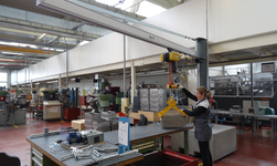 Convenient material handling with slewing crane and electric chain hoist
