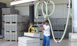 Wall mounted slewing crane with hose lifter Slewing crane is used to move building blocks