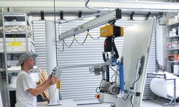 Vacuum lifter GH with tilting Vacuum lifter for lifting and turning wooden boards