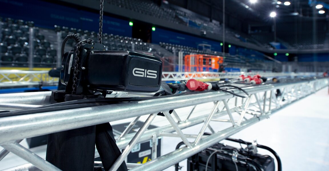 Direct-controlled electric chain motor is attached to truss